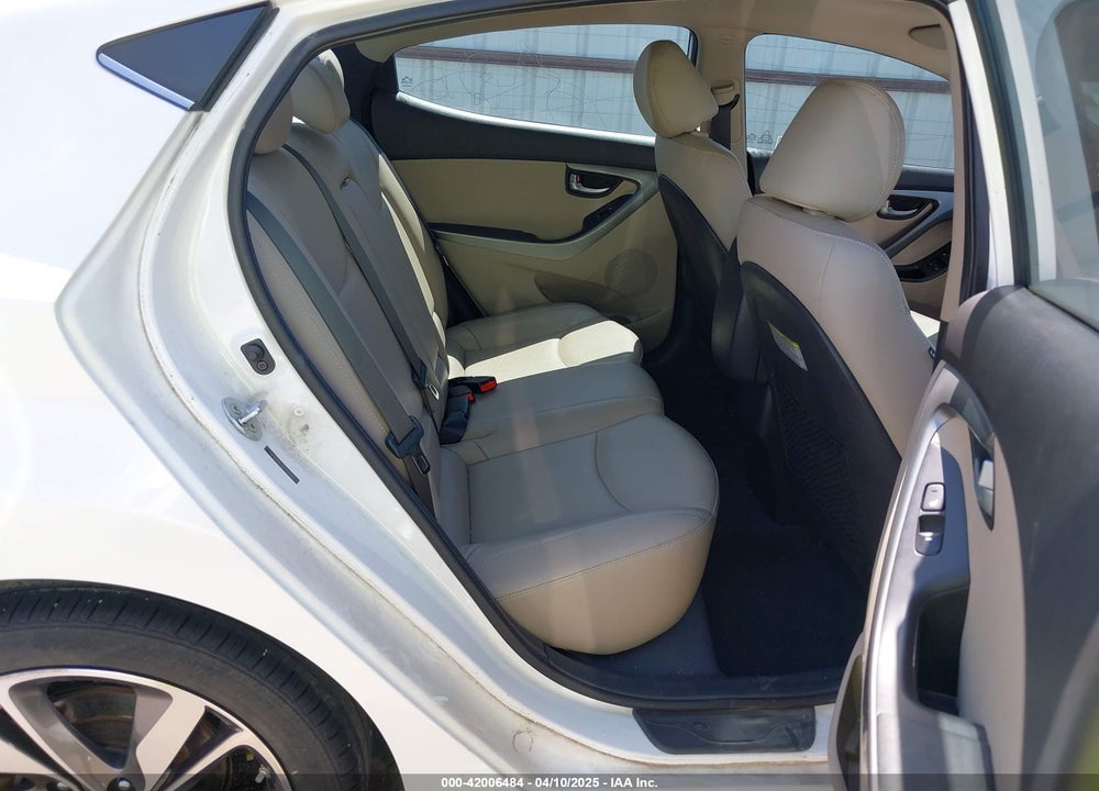 2014 HYUNDAI ELANTRA VIN: 5NPDH4AE4EH457383
