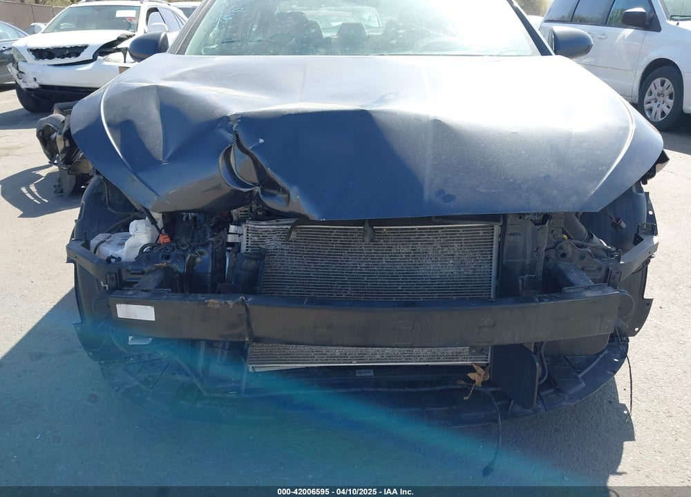 2020 HYUNDAI ELANTRA VIN: 5NPD84LF2LH576679