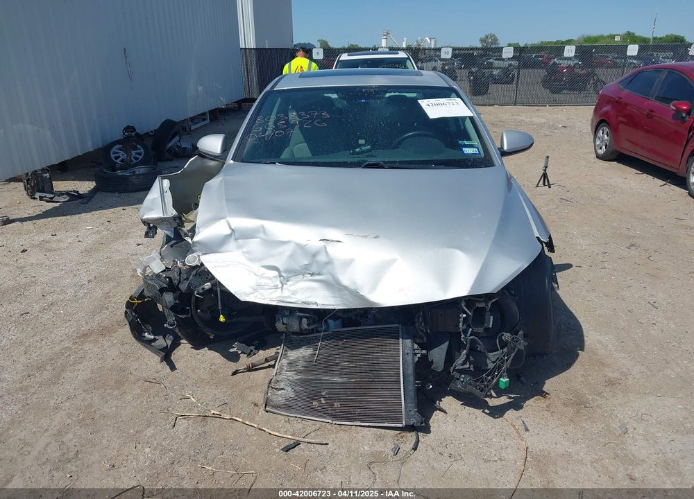 2018 HYUNDAI ELANTRA VIN: KMHD84LF2JU665926