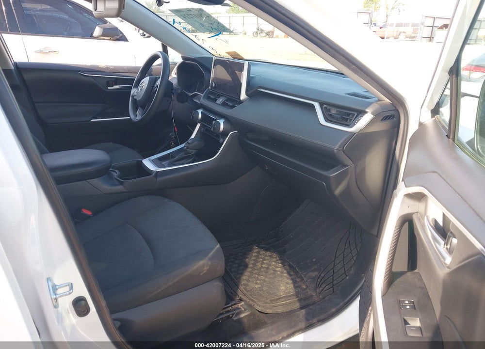 2024 TOYOTA RAV4 XLE VIN: 2T3W1RFV2RW302140