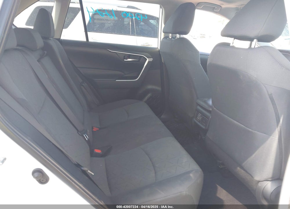 2024 TOYOTA RAV4 XLE VIN: 2T3W1RFV2RW302140