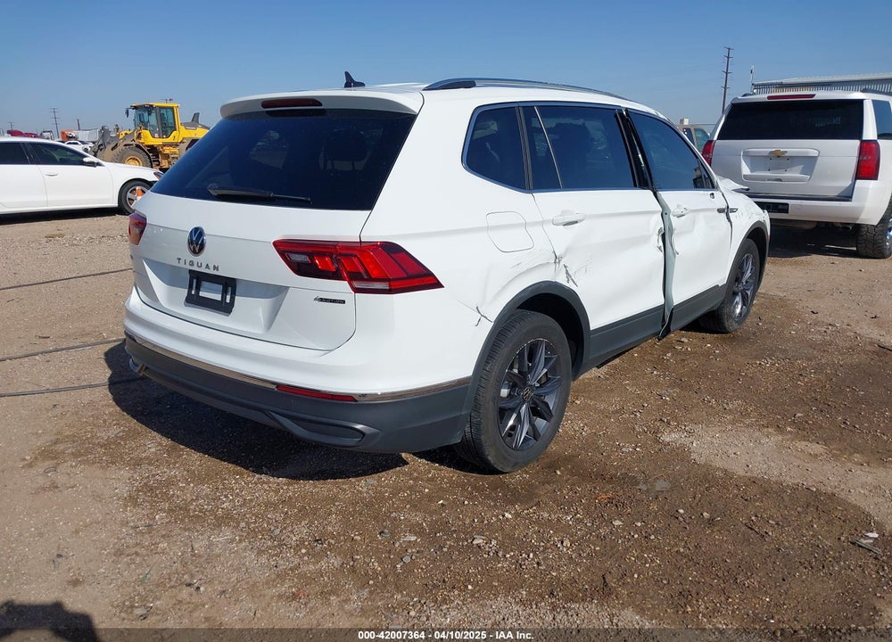 2022 VOLKSWAGEN TIGUAN VIN: 3VV2B7AX2NM010932