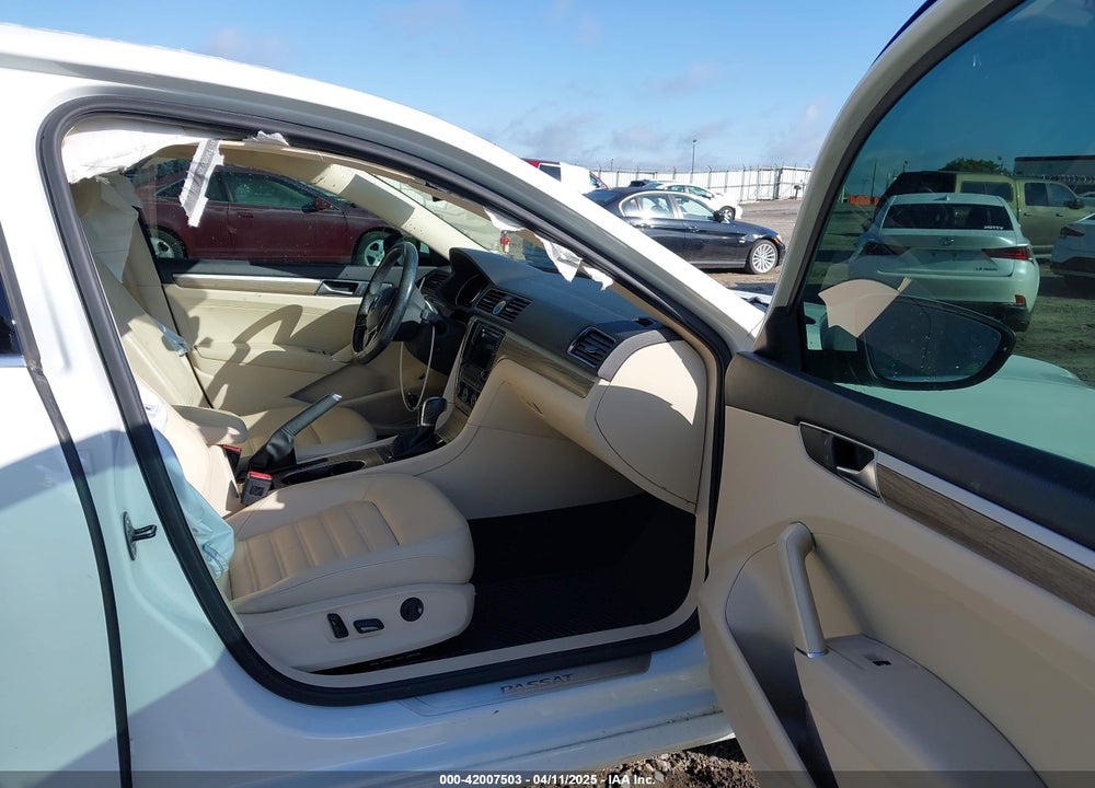 2017 VOLKSWAGEN PASSAT VIN: 1VWCT7A34HC067858