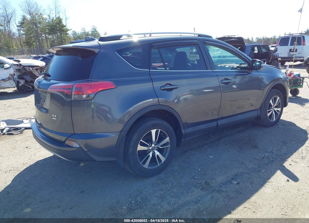 2018 TOYOTA RAV4 XLE VIN: 2T3RFREV8JW780311