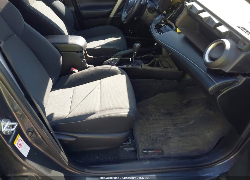 2018 TOYOTA RAV4 XLE VIN: 2T3RFREV8JW780311