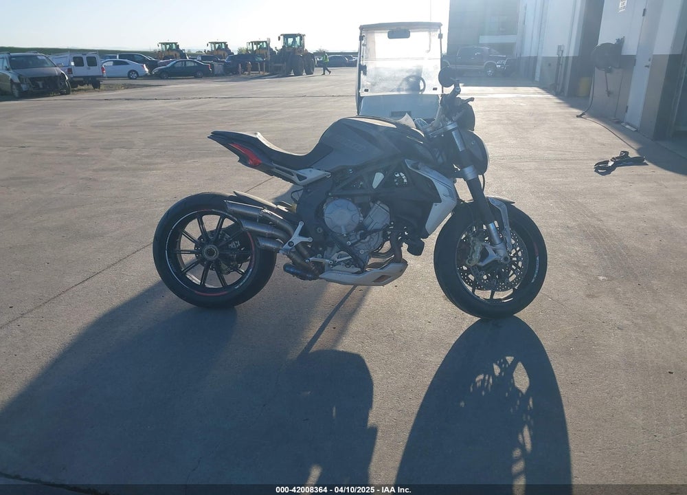 2015 M. V. AGUSTA BRUTALE 800 DRAGSTER VIN: ZCGPFGNT8FV007593