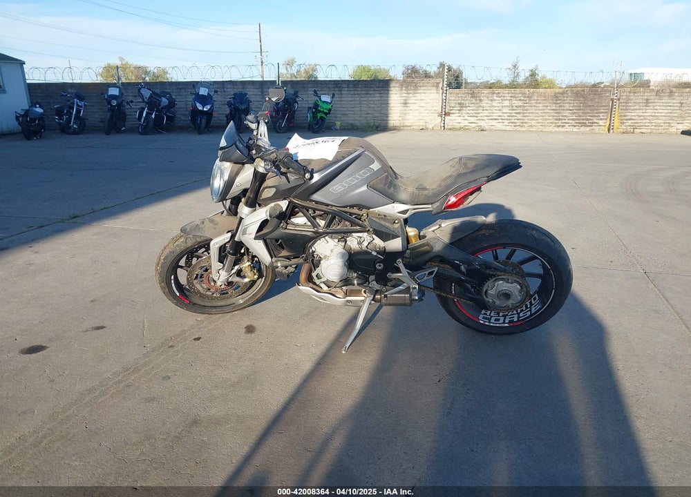 2015 M. V. AGUSTA BRUTALE 800 DRAGSTER VIN: ZCGPFGNT8FV007593