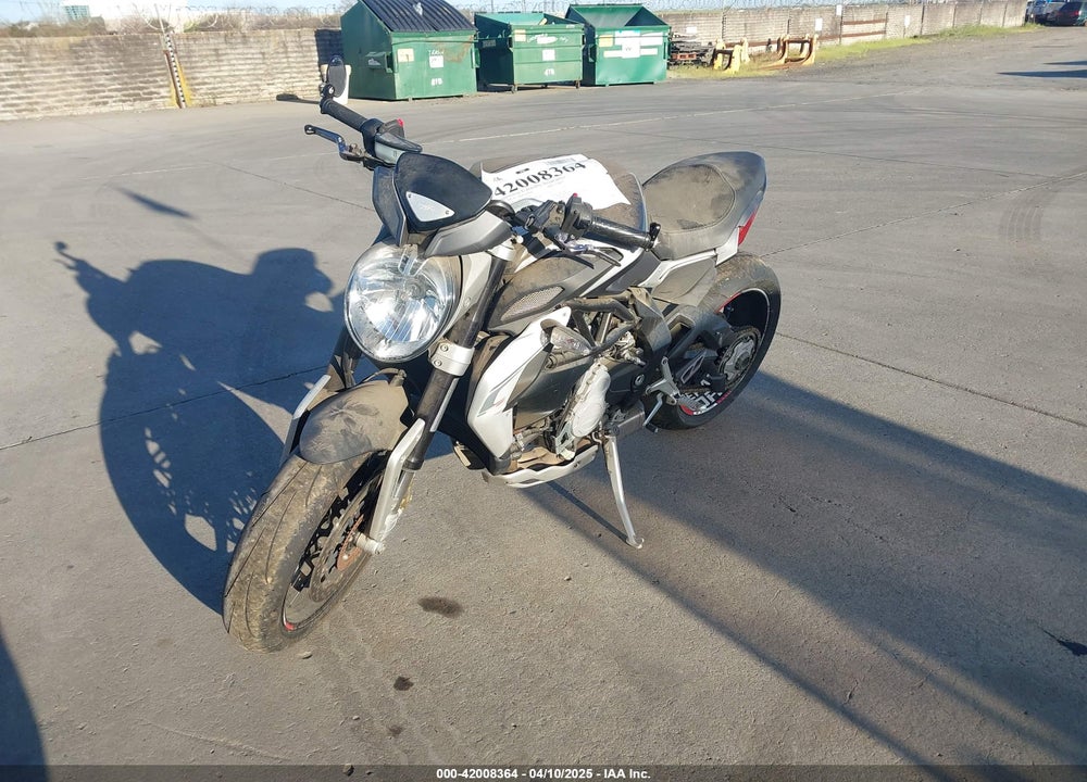 2015 M. V. AGUSTA BRUTALE 800 DRAGSTER VIN: ZCGPFGNT8FV007593