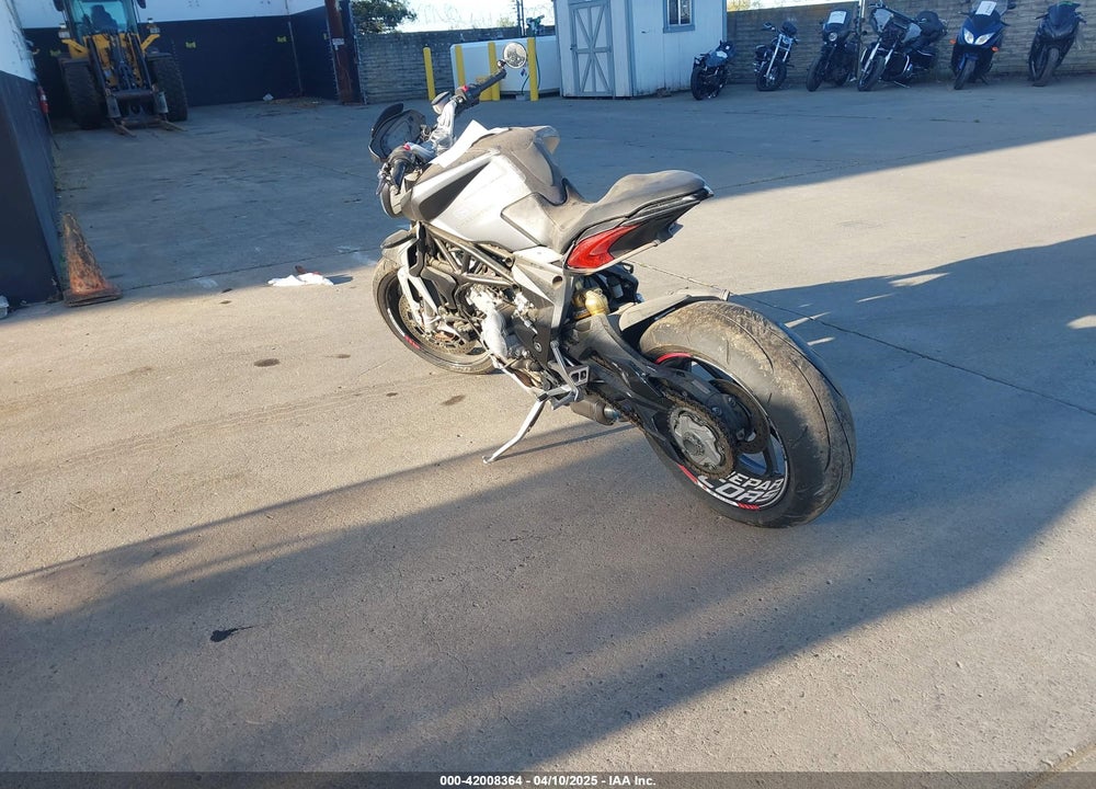 2015 M. V. AGUSTA BRUTALE 800 DRAGSTER VIN: ZCGPFGNT8FV007593