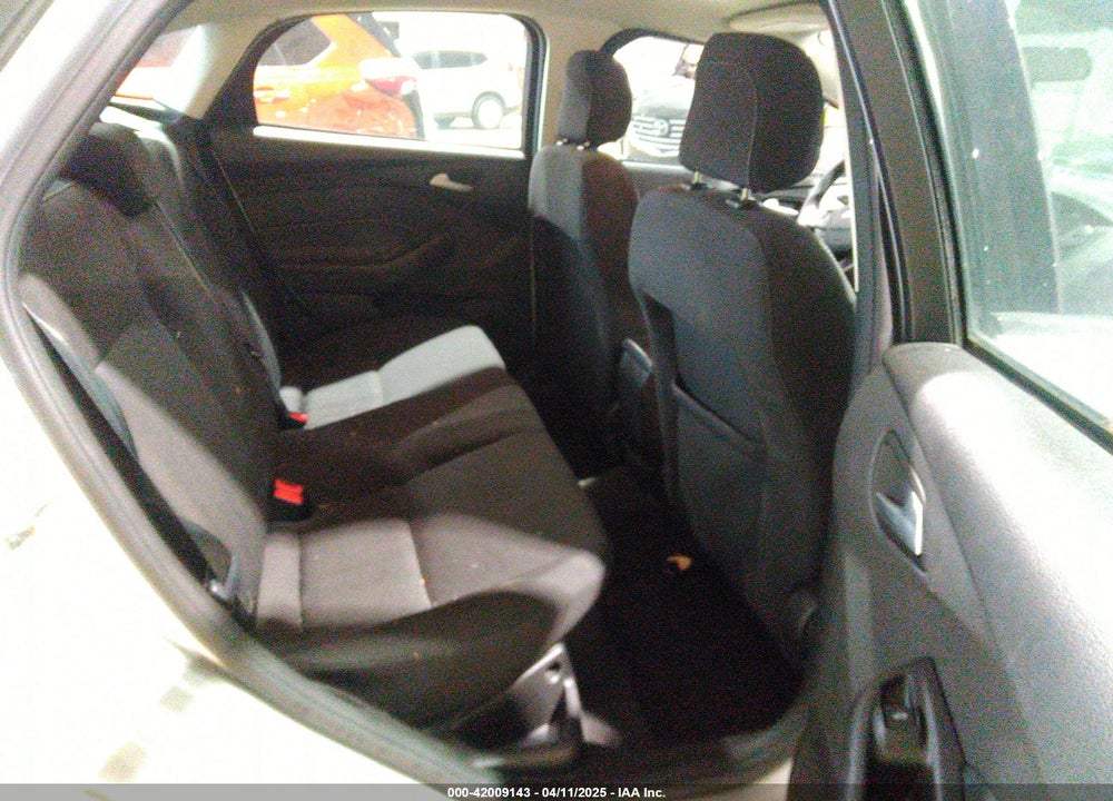 2018 FORD FOCUS SE VIN: 1FADP3F26JL266040