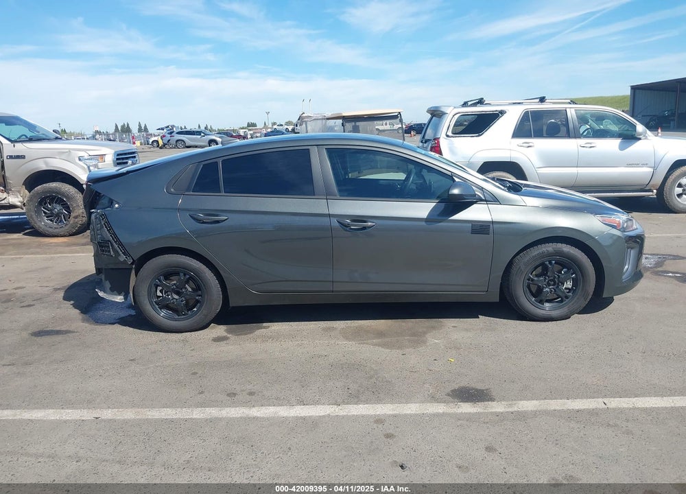 2022 HYUNDAI IONIQ HYBRID BLUE VIN: KMHC65LCXNU267107