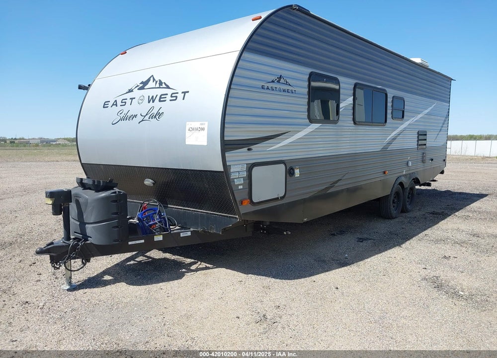 2021 FOREST RIVER EAST WEST SILVERLAKE 27KNS TRAVEL TRAILER VIN: 5ZT2SKSB1M9004295