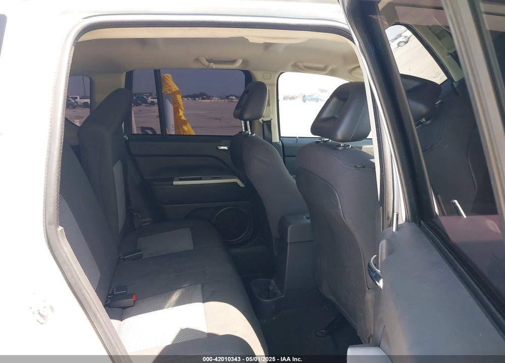 2008 JEEP COMPASS VIN: 1J8FT47048D767281