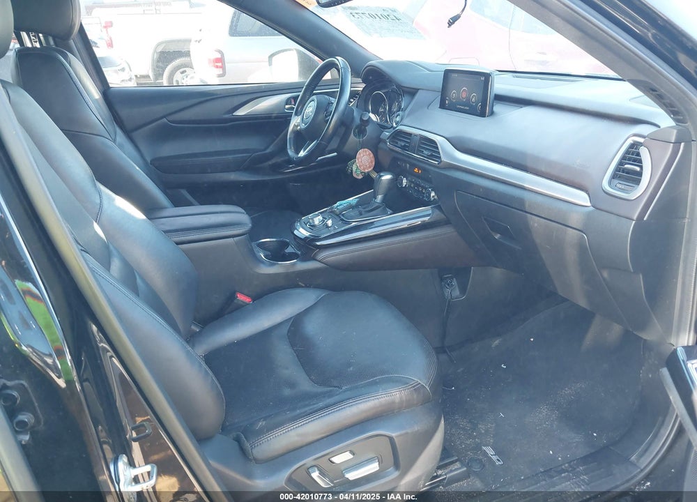 2018 MAZDA CX-9 VIN: JM3TCBDY0J0211093