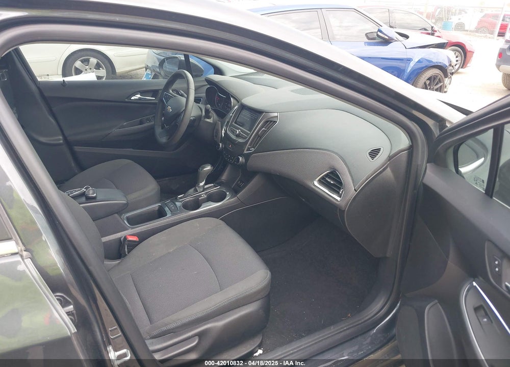 2019 CHEVROLET CRUZE LT VIN: 3G1BE6SM1KS605887