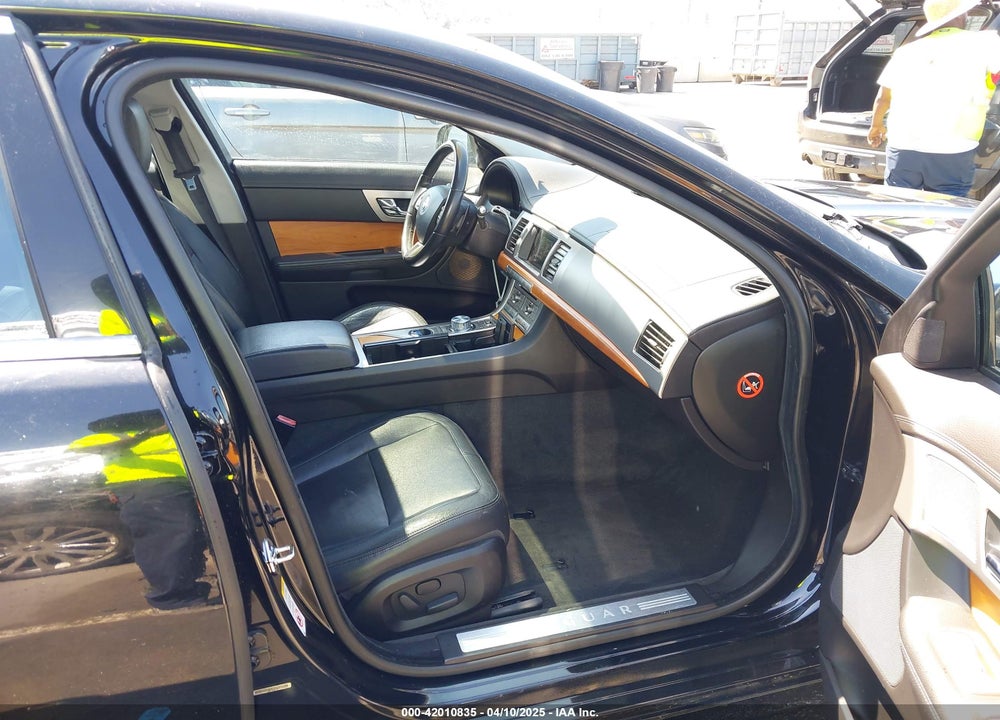 2010 JAGUAR XF VIN: SAJWA0FA2AHR56964