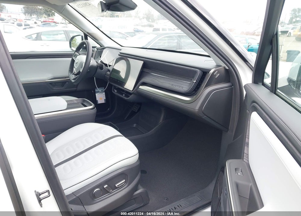 2025 RIVIAN R1S ADVENTURE DUAL MOTOR LARGE PACK/ADVENTURE DUAL MOTOR MAX PACK VIN: 7PDSGBBA2SN054985