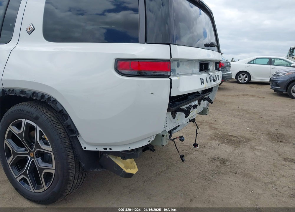2025 RIVIAN R1S ADVENTURE DUAL MOTOR LARGE PACK/ADVENTURE DUAL MOTOR MAX PACK VIN: 7PDSGBBA2SN054985
