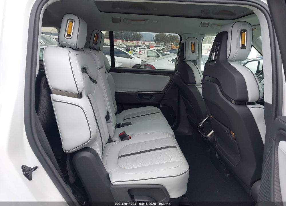 2025 RIVIAN R1S ADVENTURE DUAL MOTOR LARGE PACK/ADVENTURE DUAL MOTOR MAX PACK VIN: 7PDSGBBA2SN054985