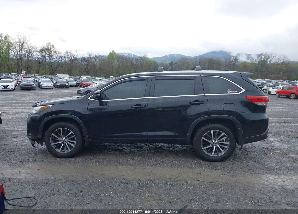 2018 TOYOTA HIGHLANDER XLE VIN: 5TDJZRFH8JS546779