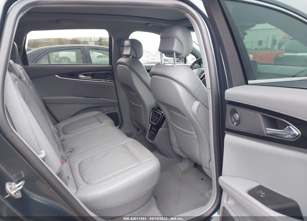 2023 LINCOLN NAUTILUS VIN: 2LMPJ8KP7PBL19442