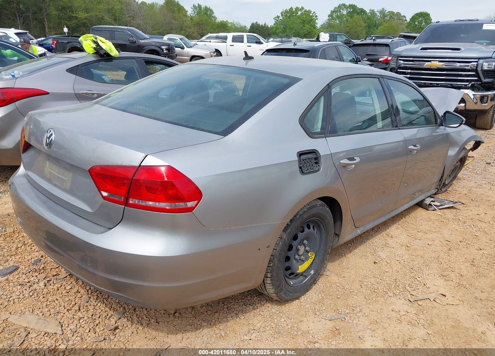 2012 VOLKSWAGEN PASSAT VIN: 1VWAP7A3XCC016465