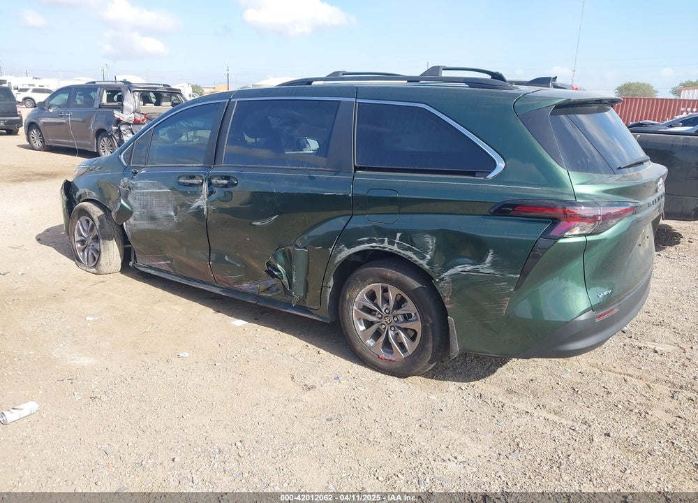 2025 TOYOTA SIENNA LE VIN: 5TDKRKEC2SS233830