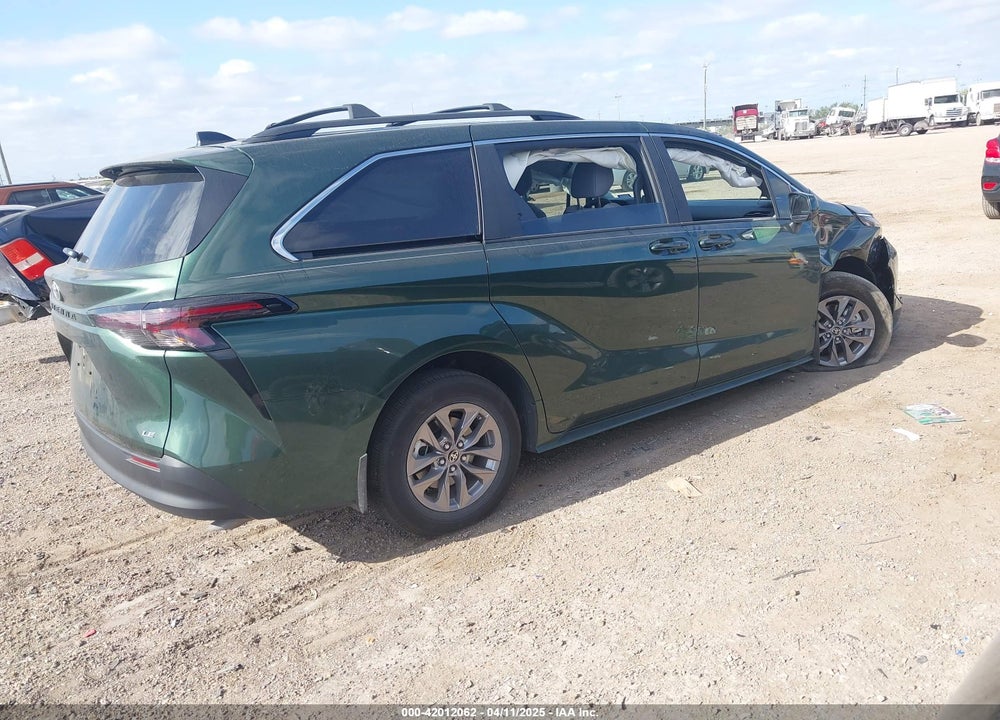 2025 TOYOTA SIENNA LE VIN: 5TDKRKEC2SS233830