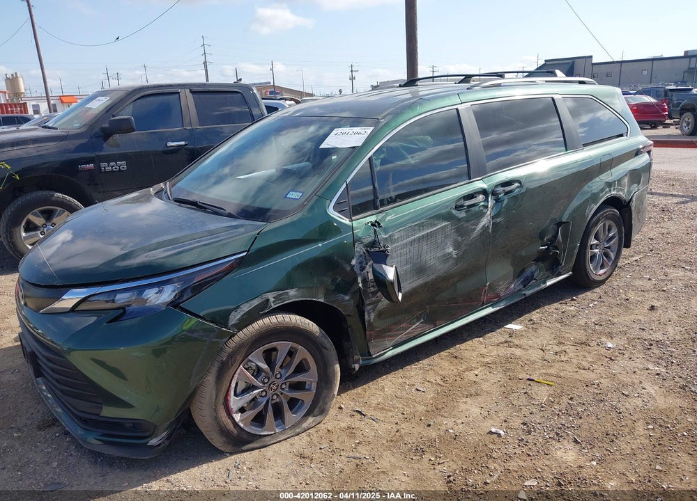 2025 TOYOTA SIENNA LE VIN: 5TDKRKEC2SS233830