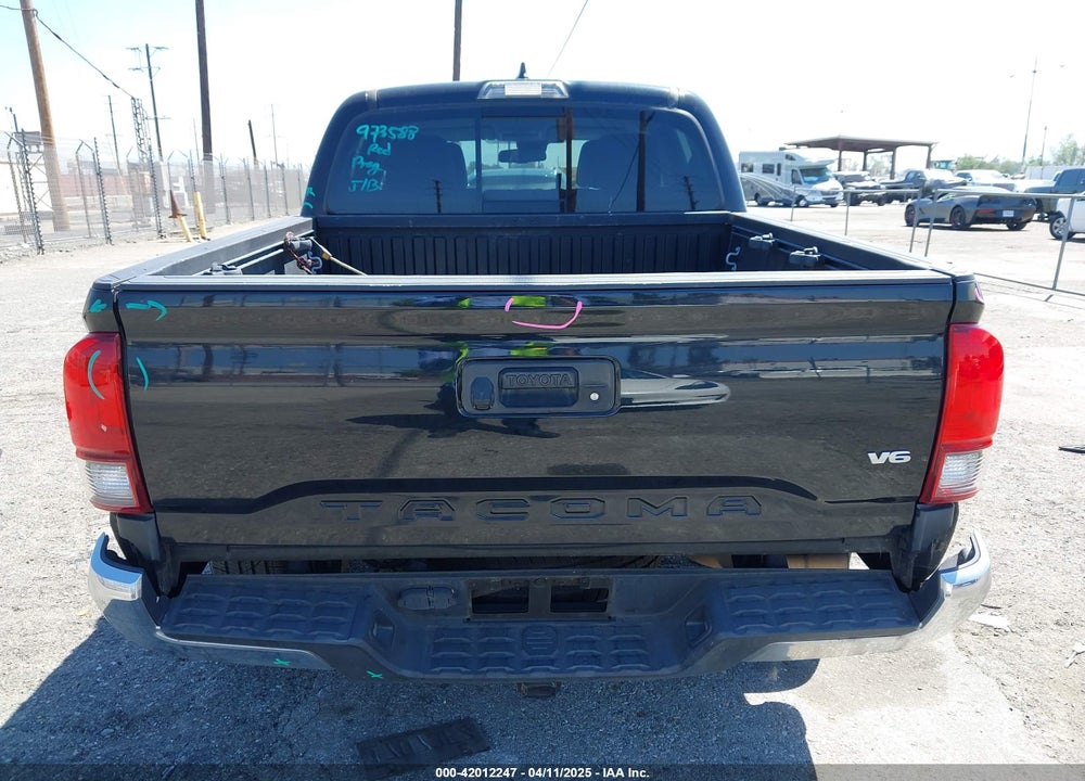 2018 TOYOTA TACOMA SR5 V6 VIN: 3TMAZ5CN1JM061127