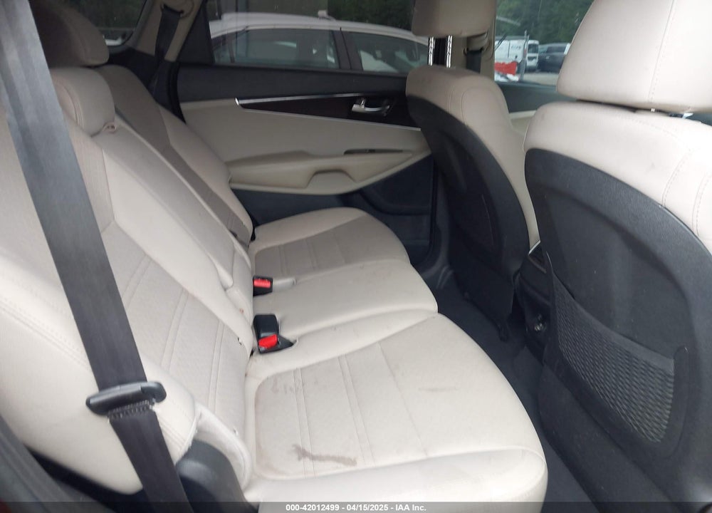 2019 KIA SORENTO VIN: 5XYPG4A34KG510570