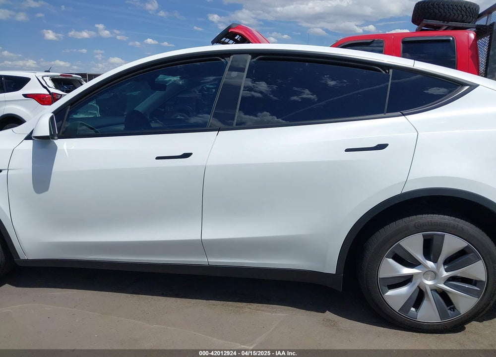 2024 TESLA MODEL Y LONG RANGE DUAL MOTOR ALL-WHEEL DRIVE VIN: 7SAYGDEEXRA257658