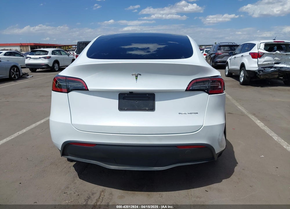 2024 TESLA MODEL Y LONG RANGE DUAL MOTOR ALL-WHEEL DRIVE VIN: 7SAYGDEEXRA257658