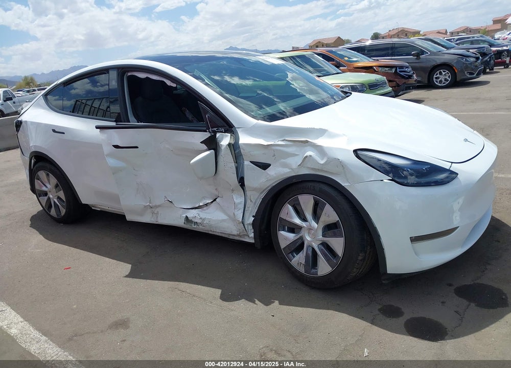 2024 TESLA MODEL Y LONG RANGE DUAL MOTOR ALL-WHEEL DRIVE VIN: 7SAYGDEEXRA257658