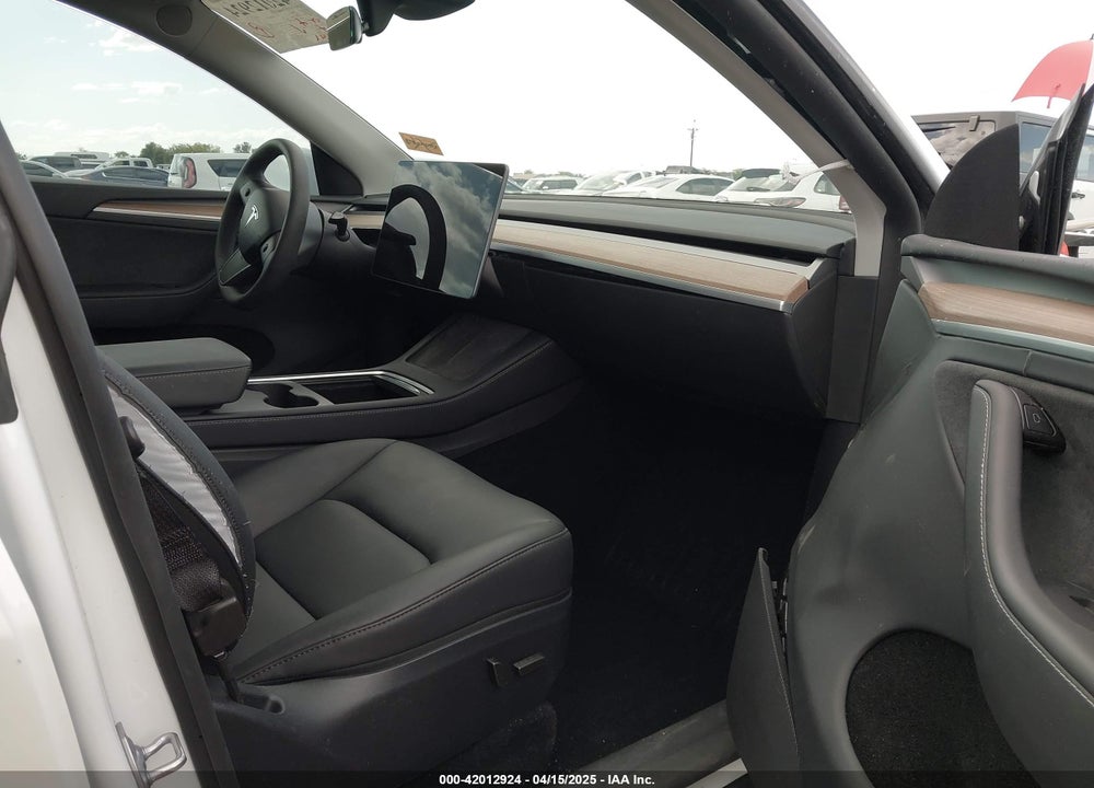 2024 TESLA MODEL Y LONG RANGE DUAL MOTOR ALL-WHEEL DRIVE VIN: 7SAYGDEEXRA257658