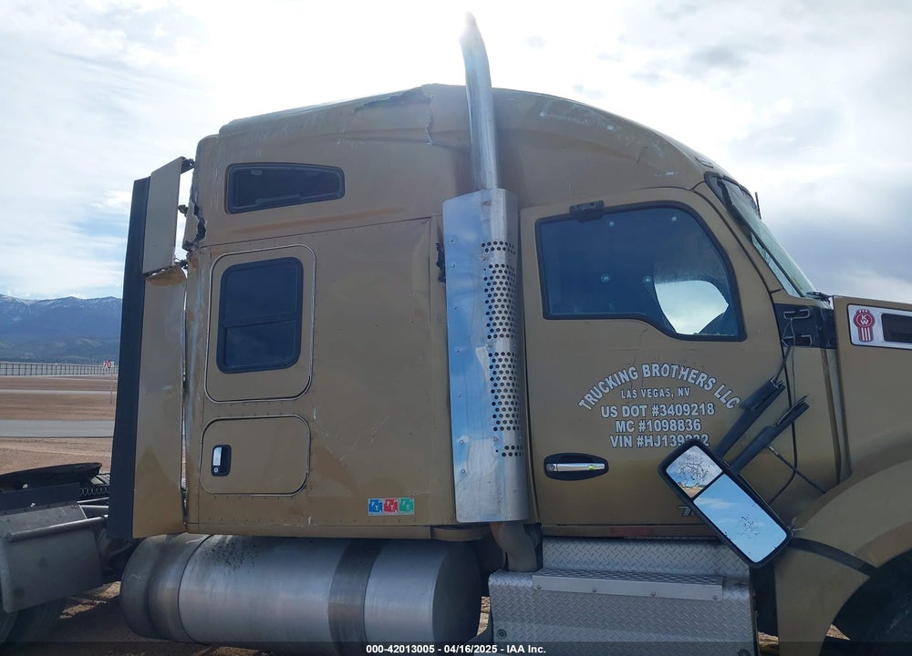 2017 KENWORTH T680 VIN: 1XKYDP9X9HJ139232