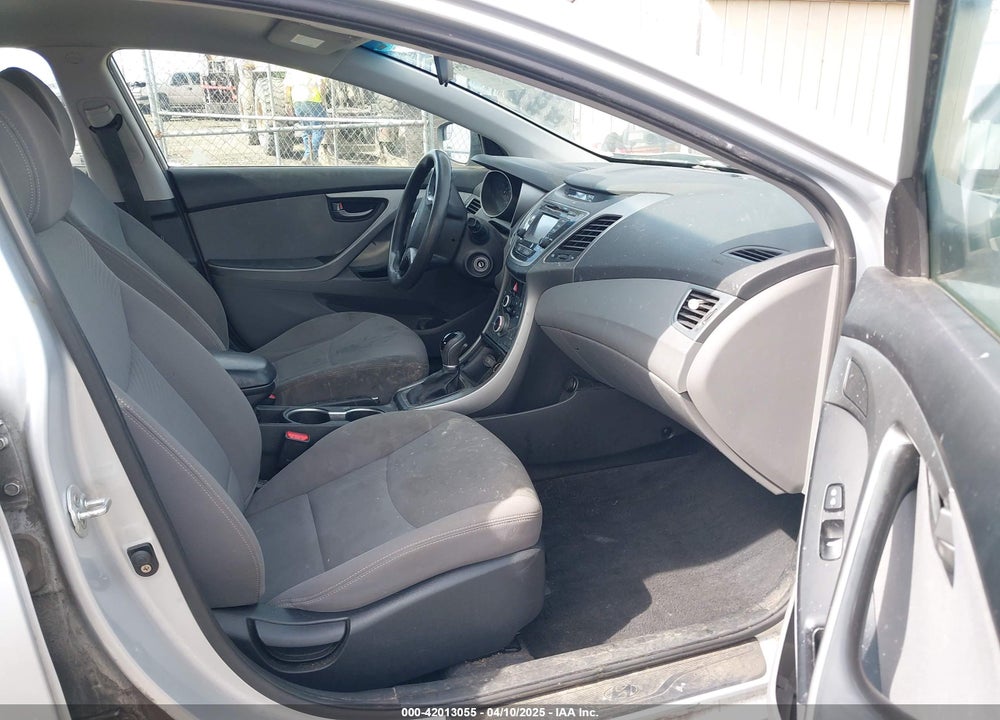 2015 HYUNDAI ELANTRA VIN: KMHDH4AE1FU230896