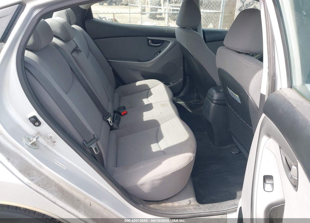 2015 HYUNDAI ELANTRA VIN: KMHDH4AE1FU230896