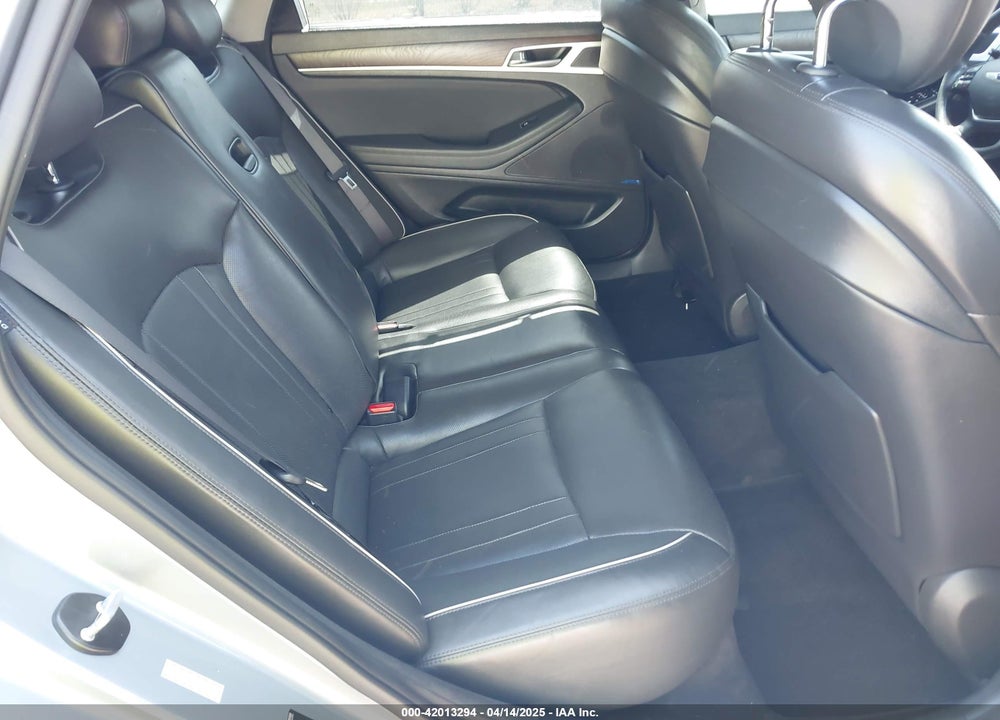2016 HYUNDAI GENESIS VIN: KMHGN4JE3GU112369