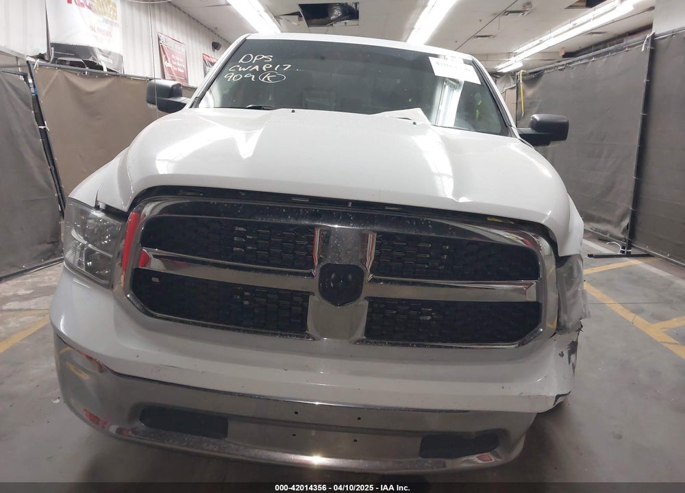 2019 RAM 1500 CLASSIC VIN: 1C6RR7LT2KS605406