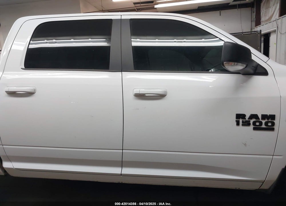 2019 RAM 1500 CLASSIC VIN: 1C6RR7LT2KS605406