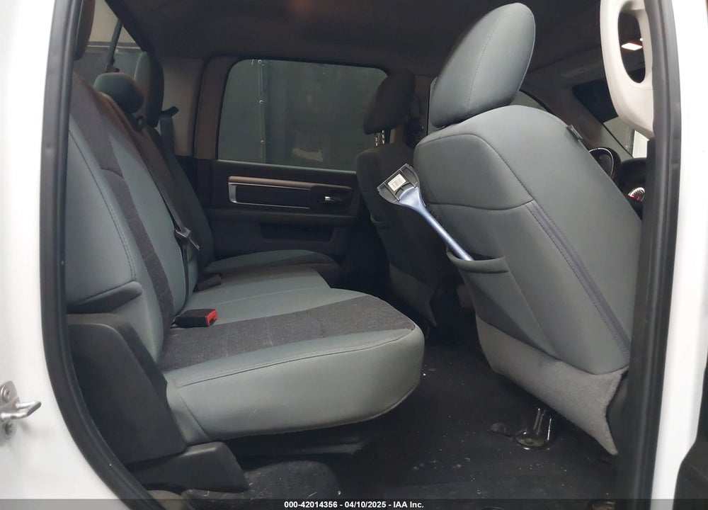 2019 RAM 1500 CLASSIC VIN: 1C6RR7LT2KS605406