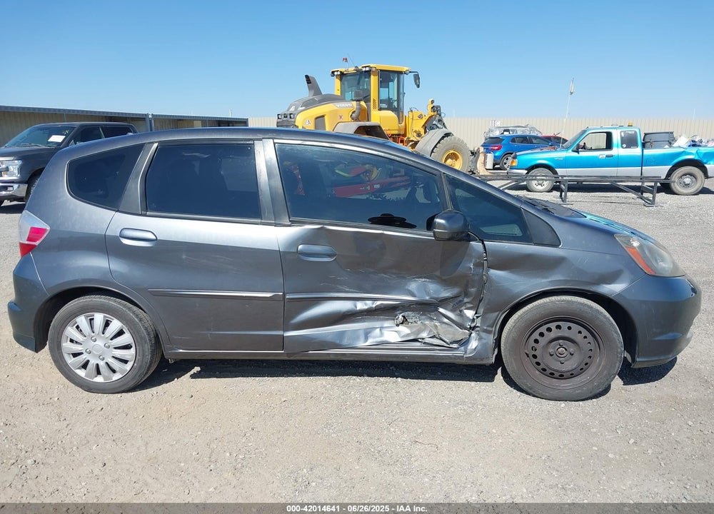 2013 HONDA FIT VIN: JHMGE8H39DC054252