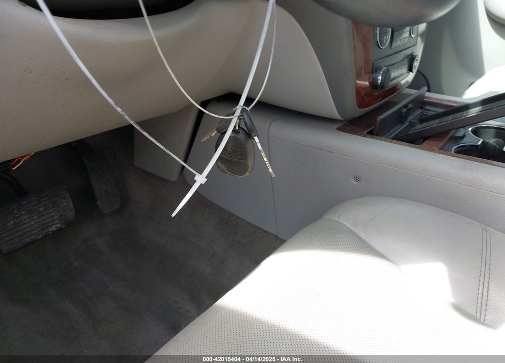 2014 CHEVROLET SUBURBAN 1500 VIN: 1GNSKKE74ER218148