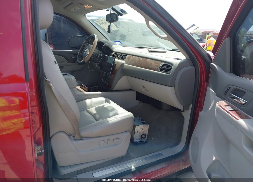 2014 CHEVROLET SUBURBAN 1500 VIN: 1GNSKKE74ER218148