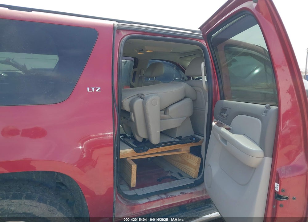 2014 CHEVROLET SUBURBAN 1500 VIN: 1GNSKKE74ER218148
