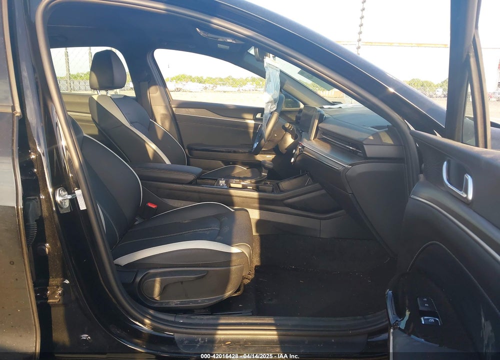 2025 KIA K5 VIN: KNAG64J77S5355315