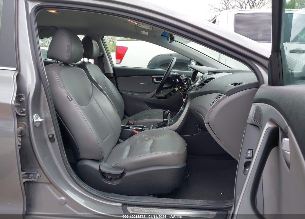 2014 HYUNDAI ELANTRA VIN: 5NPDH4AE5EH517994