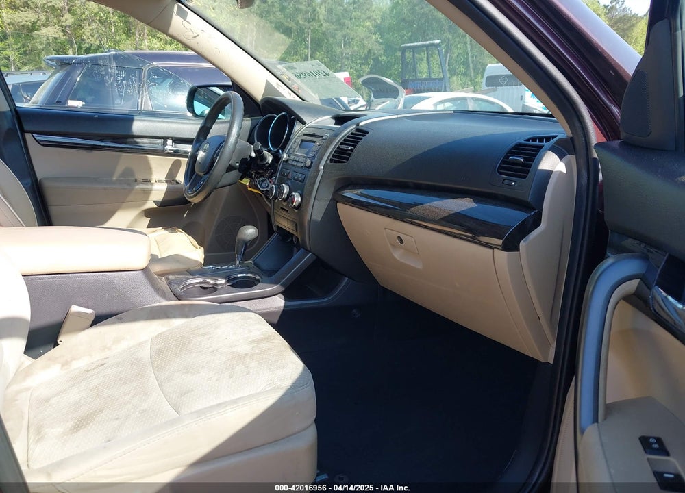 2012 KIA SORENTO LX VIN: 5XYKT4A16CG259945