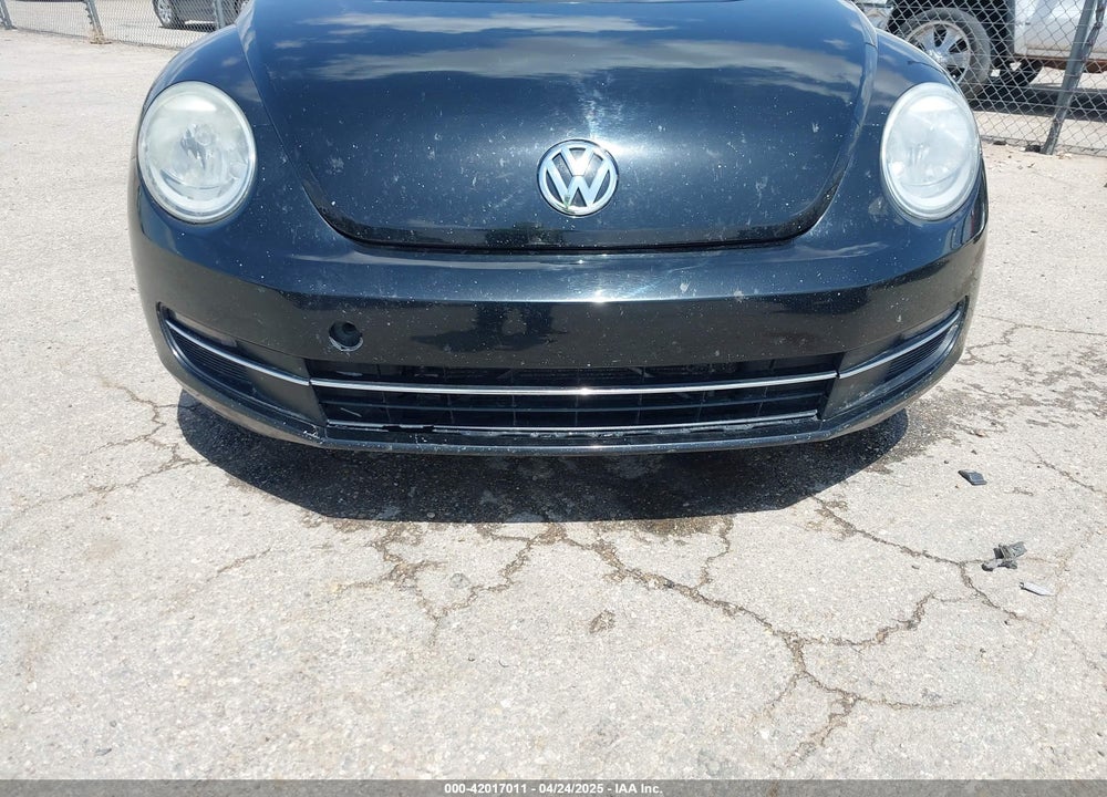 2014 VOLKSWAGEN BEETLE VIN: 3VW5L7AT5EM819893